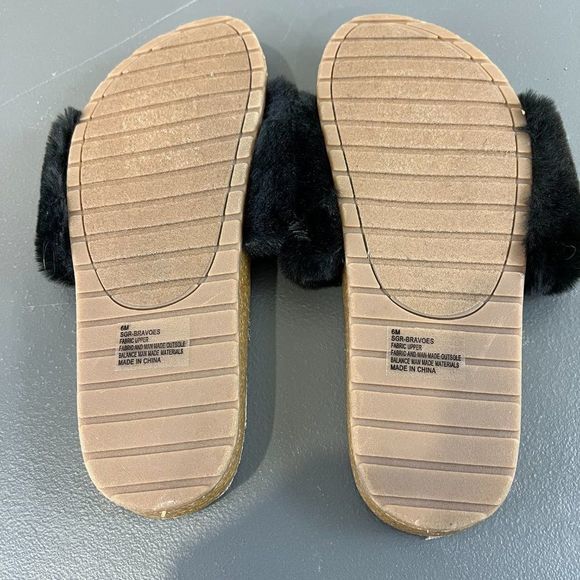 NWOT SUGAR‎ Black Faux Fur Slip On Sandals (6) - Picture 5 of 6